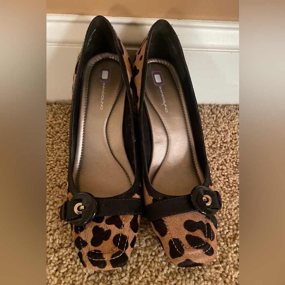 Leopard Print Bandolino wedge heel shoes, Size 8 1/2.